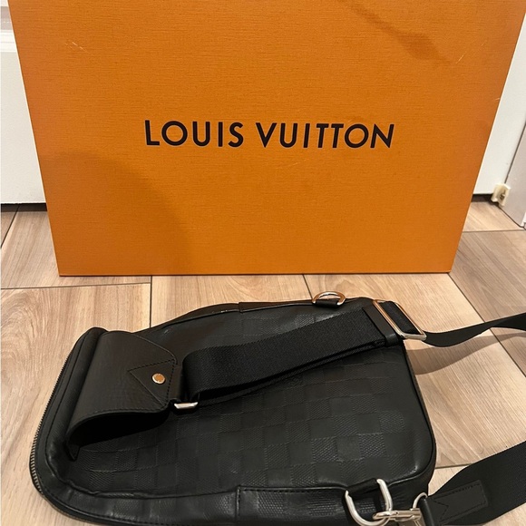 COPY - LOUIS VUITTON ,ORIGINAL MEN SLING BAG - Picture 3 of 15